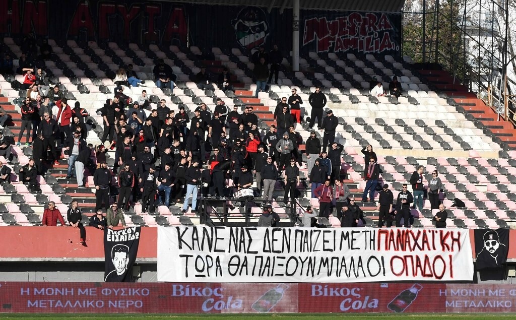 Καζάνι που «βράζει» η Παναχαϊκή! Πανό και συνθήματα κατά διοίκησης (photos)