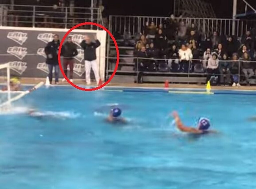 Οπαδός πετάει τον διαιτητή στο νερό σε αγώνα πόλο! (photos+video)