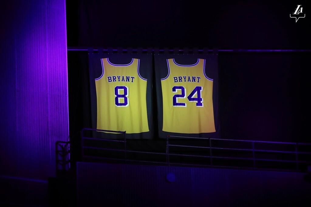 Λύγισαν όλοι για τον Κόμπι Μπράιαντ στο Staples Center (photos+video)