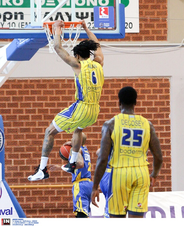 Λαύριο-Περιστέρι 75-61: Το προσγείωσε απότομα (photos)