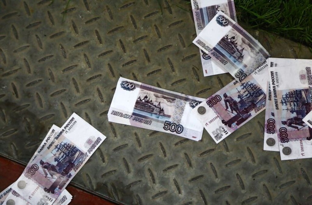 Τραγελαφικά πράγματα στο Φάληρο, οπαδός με μάσκα… Σαββίδη πέταγε «ρούβλια» στην Ξάνθη (photos)