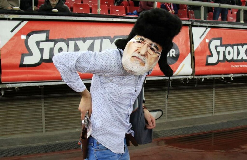 Τραγελαφικά πράγματα στο Φάληρο, οπαδός με μάσκα… Σαββίδη πέταγε «ρούβλια» στην Ξάνθη (photos)