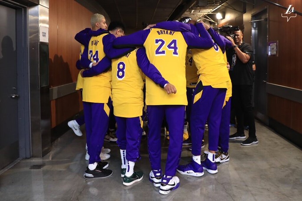 Λύγισαν όλοι για τον Κόμπι Μπράιαντ στο Staples Center (photos+video)