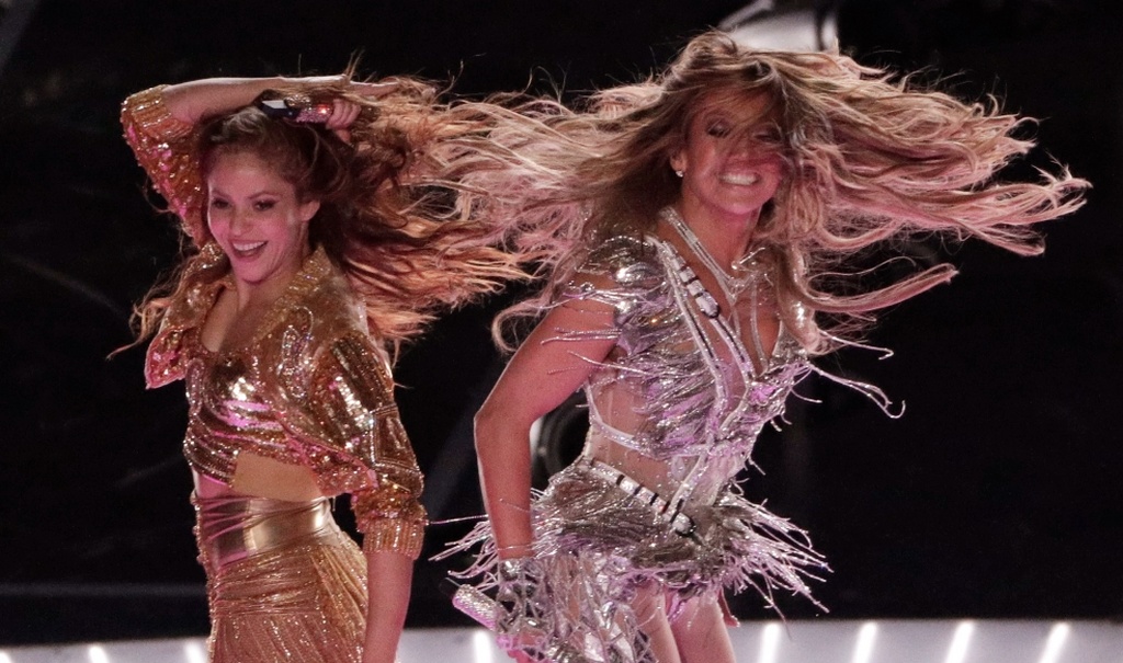 Super Bowl: Το απίστευτο σόου από Shakira και Jennifer Lopez (video)
