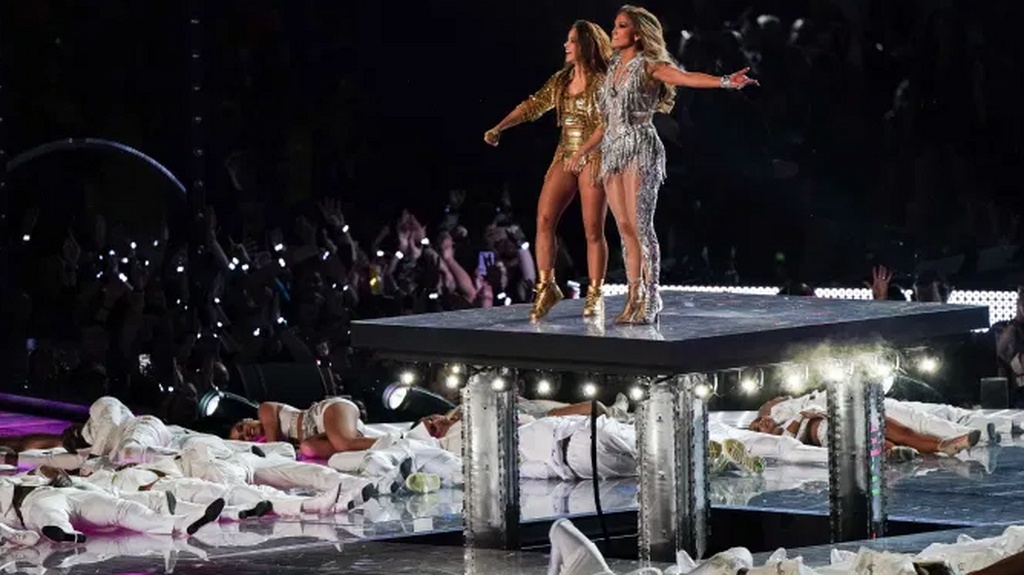 Super Bowl: Το απίστευτο σόου από Shakira και Jennifer Lopez (video)