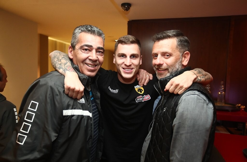 ΑΕΚ: Θερμή υποδοχή στο Αγρίνιο και «τρέλα» με Αραούχο (photos)