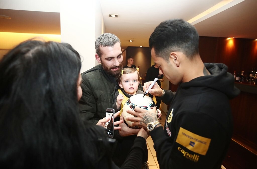 ΑΕΚ: Θερμή υποδοχή στο Αγρίνιο και «τρέλα» με Αραούχο (photos)