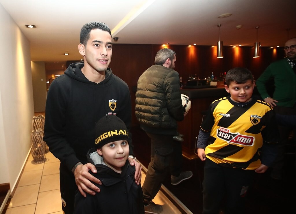 ΑΕΚ: Θερμή υποδοχή στο Αγρίνιο και «τρέλα» με Αραούχο (photos)