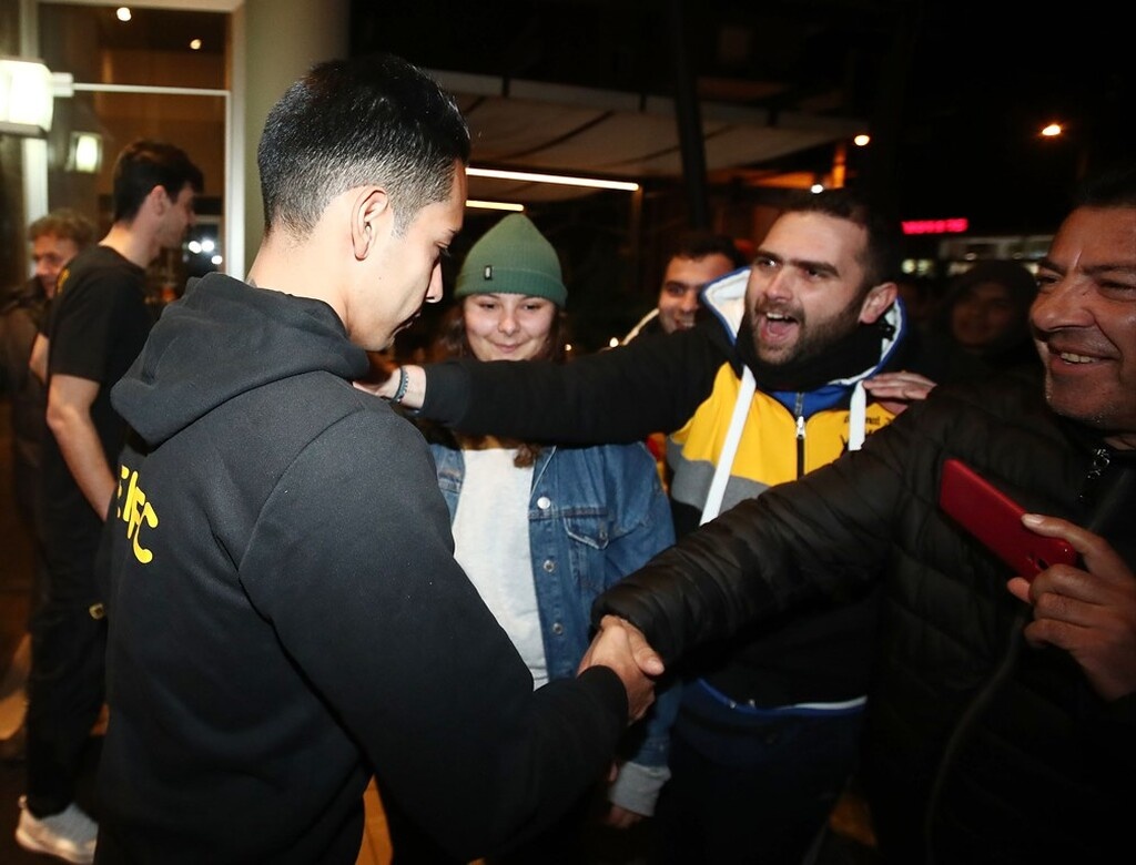 ΑΕΚ: Θερμή υποδοχή στο Αγρίνιο και «τρέλα» με Αραούχο (photos)