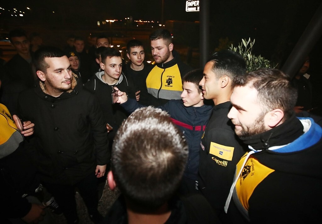 ΑΕΚ: Θερμή υποδοχή στο Αγρίνιο και «τρέλα» με Αραούχο (photos)