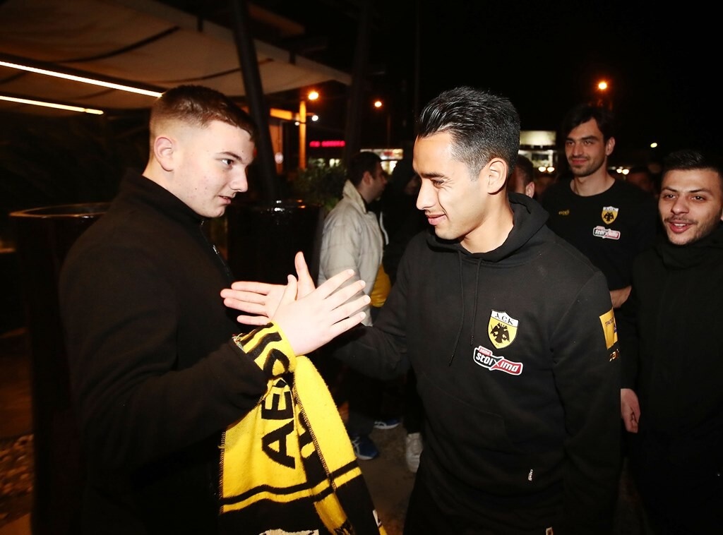 ΑΕΚ: Θερμή υποδοχή στο Αγρίνιο και «τρέλα» με Αραούχο (photos)