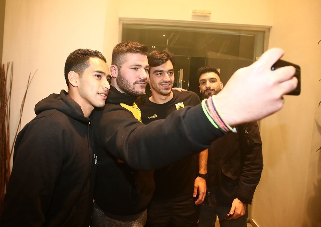 ΑΕΚ: Θερμή υποδοχή στο Αγρίνιο και «τρέλα» με Αραούχο (photos)