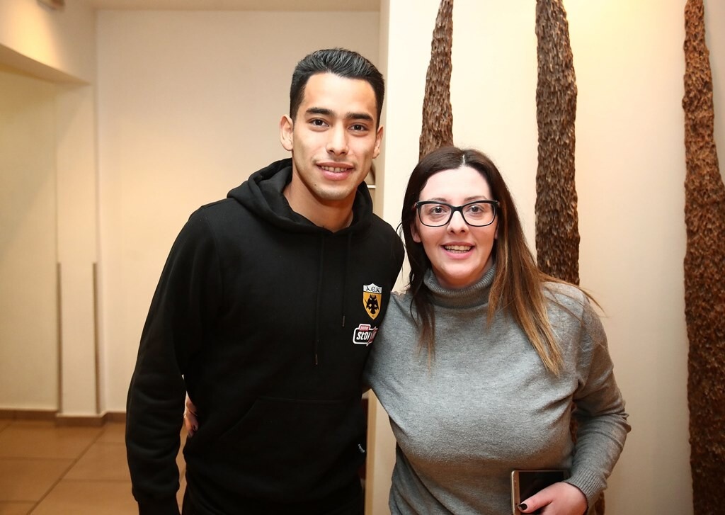 ΑΕΚ: Θερμή υποδοχή στο Αγρίνιο και «τρέλα» με Αραούχο (photos)