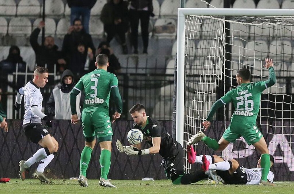 ΠΑΟΚ – Παναθηναϊκός 2-0: «Ασπρόμαυρο» προβάδισμα με «πράσινες» φωνές (video+photos)