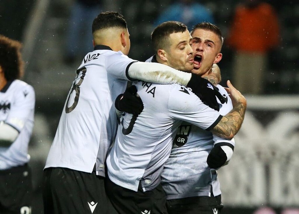 ΠΑΟΚ – Παναθηναϊκός 2-0: «Ασπρόμαυρο» προβάδισμα με «πράσινες» φωνές (video+photos)