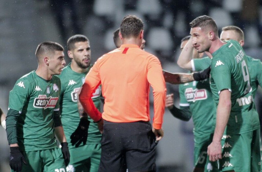 ΠΑΟΚ – Παναθηναϊκός 2-0: «Ασπρόμαυρο» προβάδισμα με «πράσινες» φωνές (video+photos)