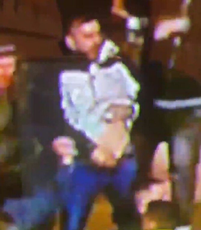 Αδιανόητο! Οπαδός τα πέταξε όλα για να πανηγυρίσει - Ακατάλληλες εικόνες (photos+video)