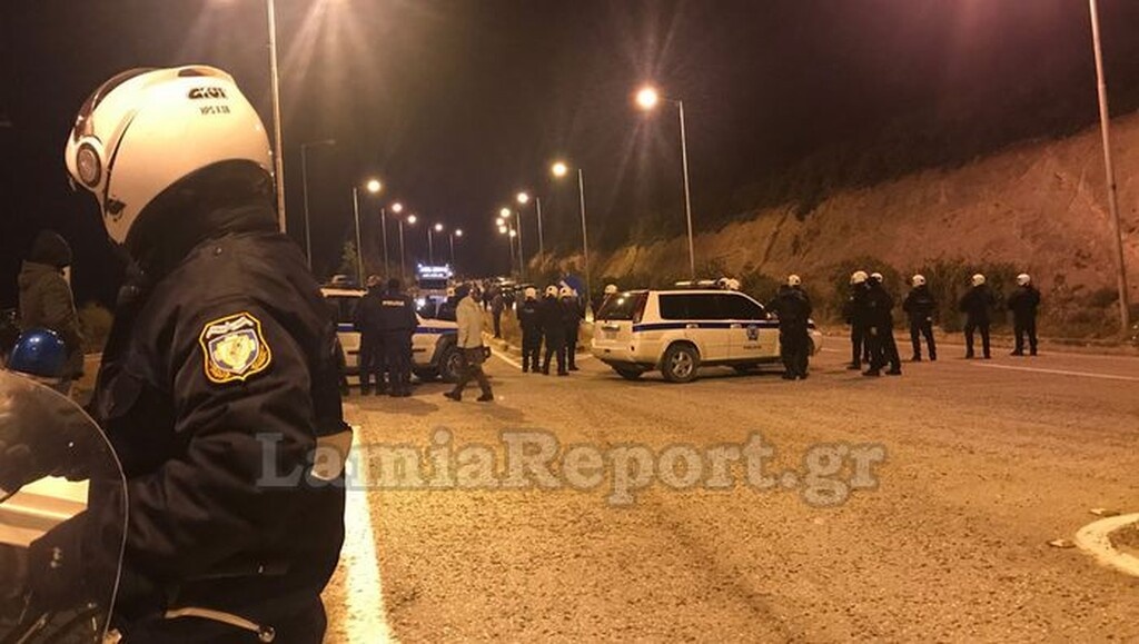 Επεισόδια στη Λαμία: Συγκρούσεις οπαδών της ΑΕΛ με αστυνομικούς (photos)