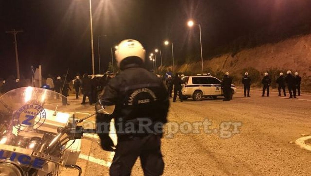 Επεισόδια στη Λαμία: Συγκρούσεις οπαδών της ΑΕΛ με αστυνομικούς (photos)