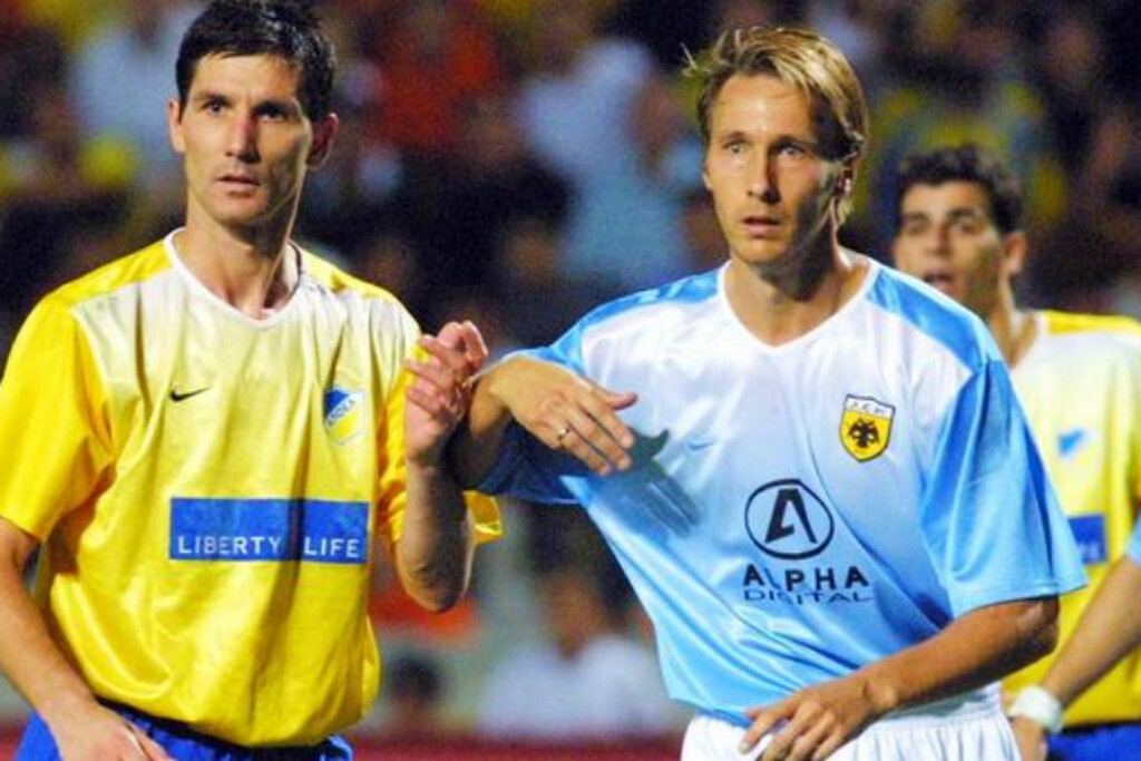 Αλλά και ως παίκτης από το 2001 μέχρι το 2003, έχοντας συνολικά 49 συμμετοχές και 5 τέρματα.