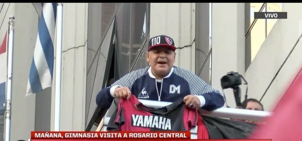 Φαναταστική υποδοχή από τους οπαδούς της Νιούελς σε Μαραντόνα! (photos+videos)