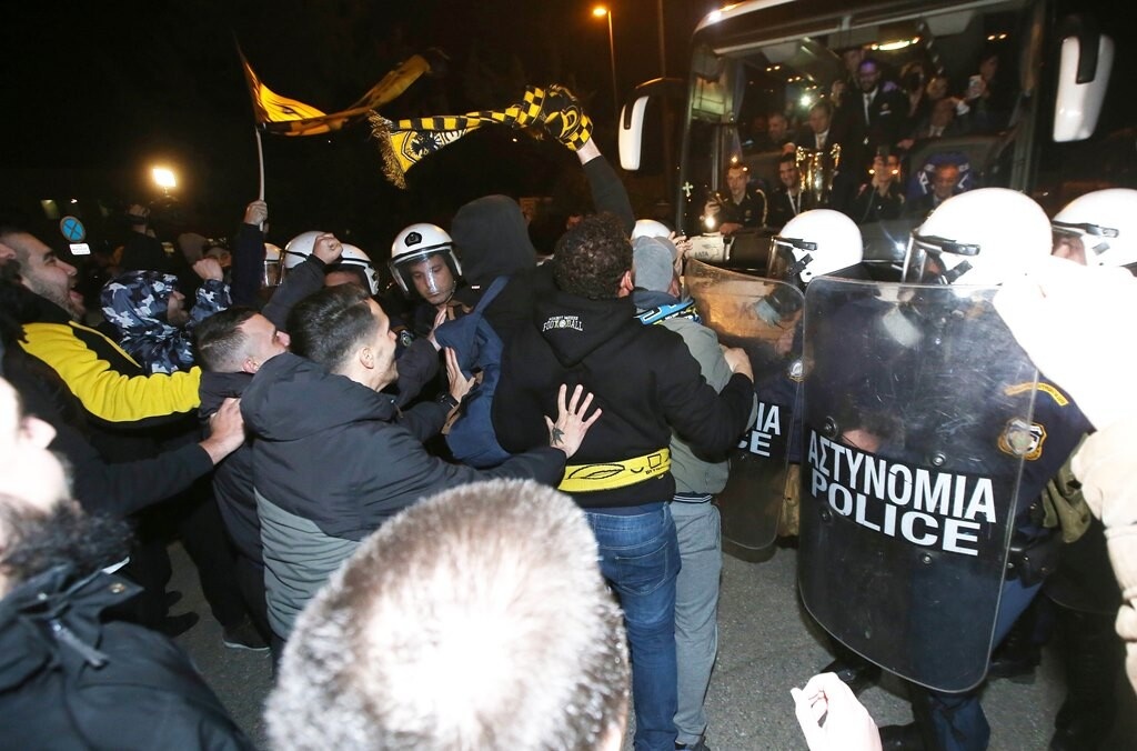 ΑΕΚ: Αποθεωτική υποδοχή στους Κυπελλούχους στο αεροδρόμιο (photos)