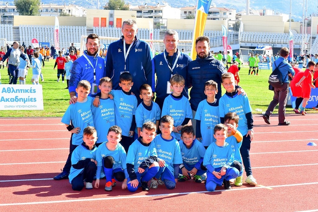 (από αριστερά) Γιώργος Κεραμίδας, ιδιοκτήτης καταστήματος ΟΠΑΠ στην Πάτρα, Γιόζεφ Βάντσικ, Γιάννης Βουρλούμης, ιδιοκτήτης καταστήματος ΟΠΑΠ στην Πάτρα και προπονητής στην ακαδημία «ΑΕ Πάτρα 2005», Κριστόφ Βαζέχα, Νίκος Σούρας, ιδιοκτήτης καταστήματος