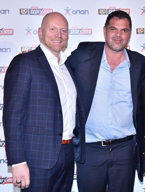 Γιαν Κάρας, Δημήτρης Παπανικολάου