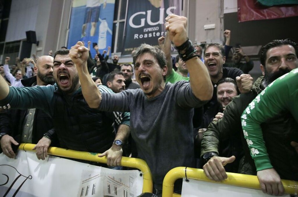 Στιγμές από τις αντιδράσεις του Δημήτρη Γιαννακόπουλου στην κερκίδα