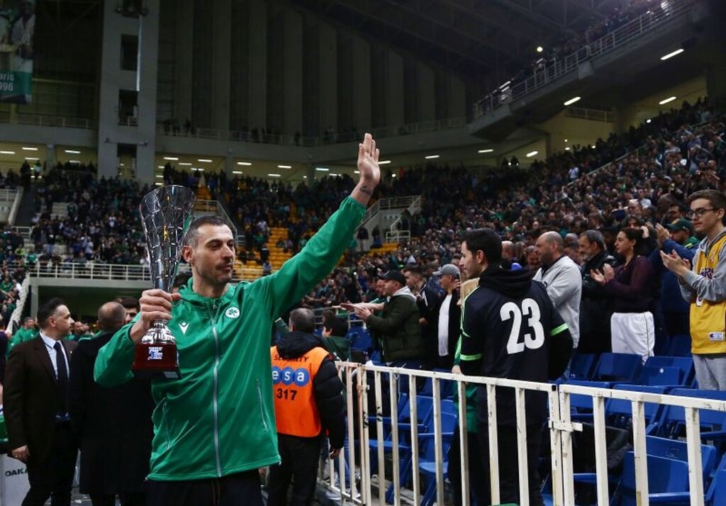 Αποθέωση για την τροπαιούχο ομάδα βόλεϊ στο ΟΑΚΑ! (videos+photos)