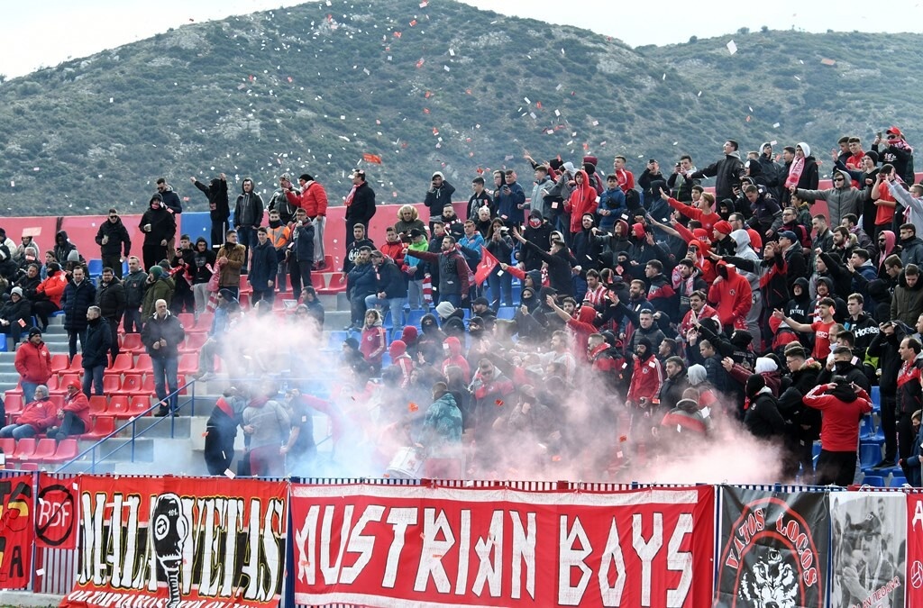 Επεισόδια στο Ολυμπιακός Βόλου-Νίκη Βόλου: Οπαδός στο νοσοκομείο (photos)