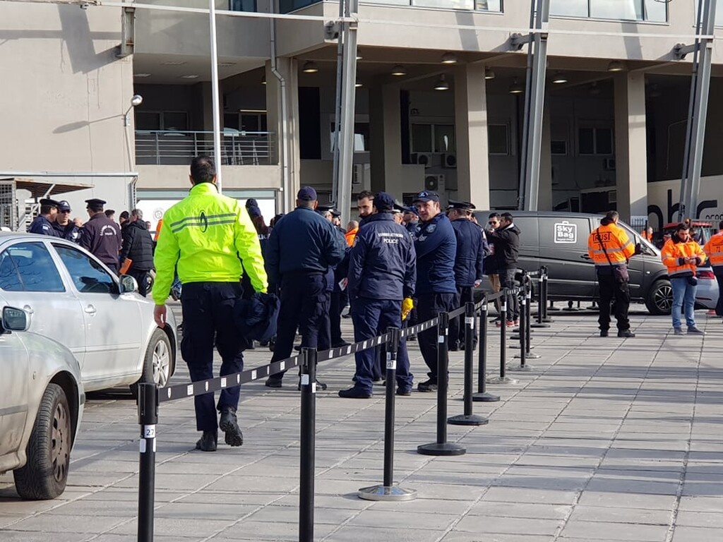 ΠΑΟΚ-Ολυμπιακός: «Αστακός» η Τούμπα, χωρίς κάλυψη οι αφίξεις των αποστολών (photos)