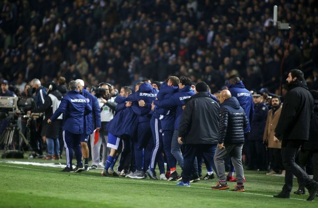 ΠΑΟΚ – Ολυμπιακός: Έξαλλοι πανηγυρισμοί αλλά και απογοήτευση στην Τούμπα (photos)