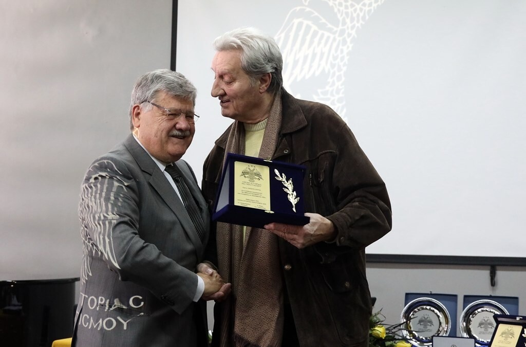 Η Λέσχη Ιστορίας και Πολιτισμού της ΑΕΚ τίμησε Μάκη Αγγελόπουλο – Το μήνυμα Μελισσανίδη