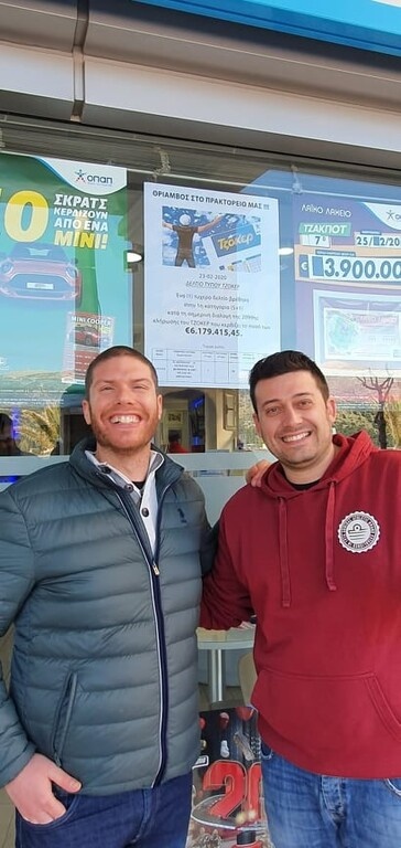 Πέτρος Πετράτος, ιδιοκτήτης πρακτορείου ΟΠΑΠ, και Σπύρος Ρεμούντος, υπάλληλος καταστήματος