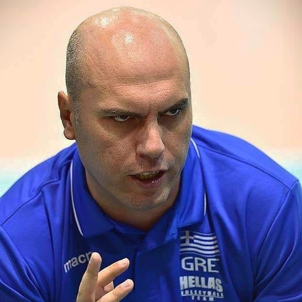 Ο Έλληνας προπονητής, που εργάζεται πλέον στην Παλζόλα Πάβιτς ανέλυσε την κατάσταση μέσω του Facebook.