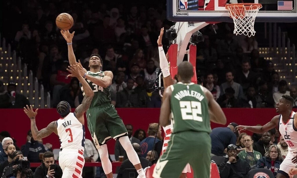 NBA: Τα… χρειάστηκαν οι Μπακς (video)
