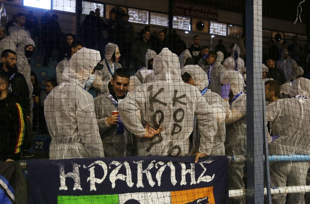 Κοροναϊός: Επικό τρολάρισμα των οπαδών του Ηρακλή (video+photos)