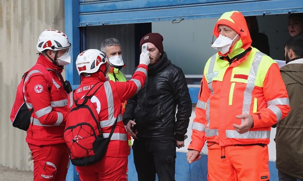 Έλεγχος έξω από το γήπεδο της Λέτσε για κοροναϊό (photos)