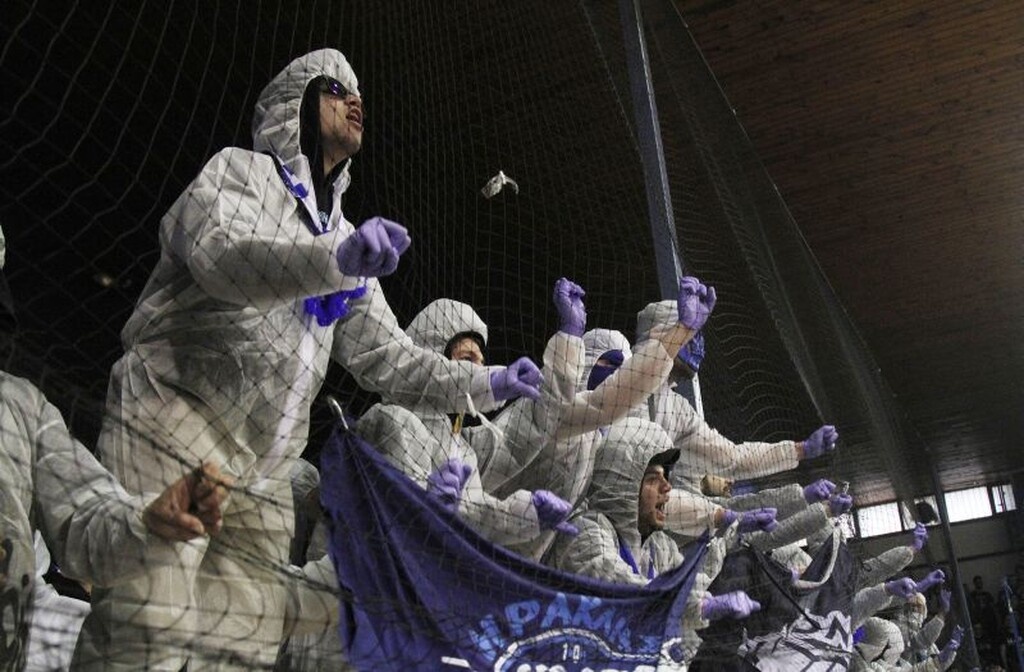 Κοροναϊός: Επικό τρολάρισμα των οπαδών του Ηρακλή (video+photos)