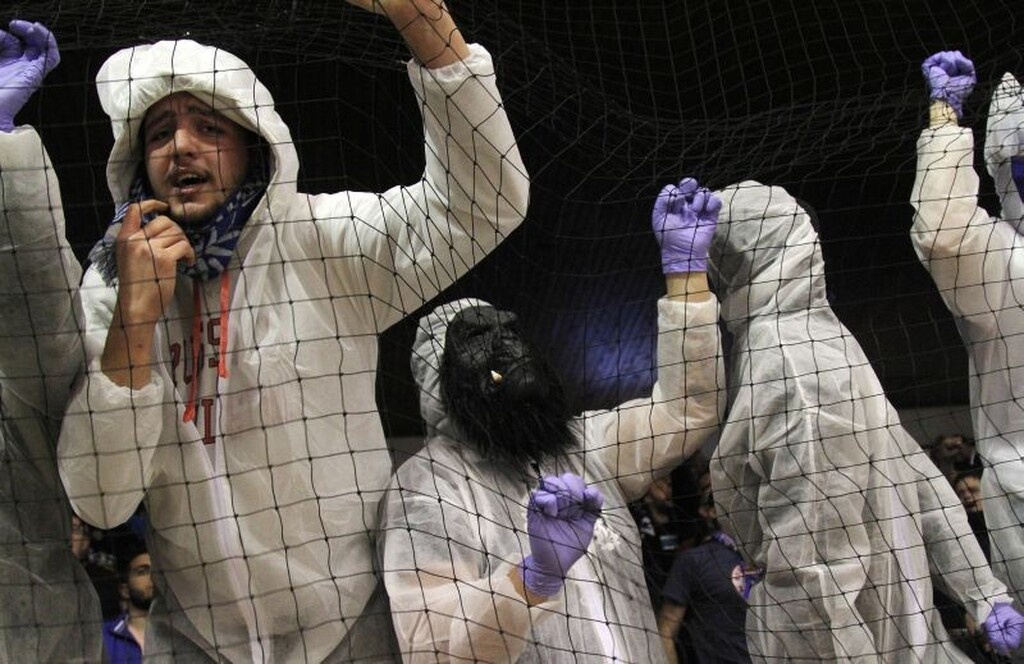 Κοροναϊός: Επικό τρολάρισμα των οπαδών του Ηρακλή (video+photos)