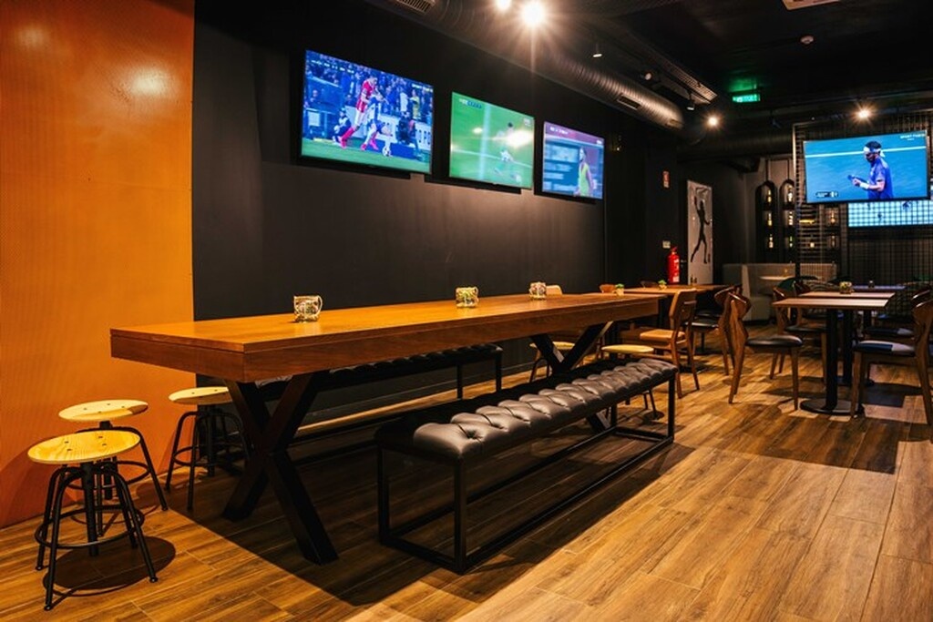 ΑΕΚ: Ο Σιμόες άνοιξε αθλητικό μπαρ (photos)