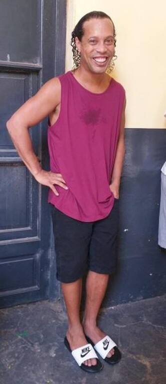 Εδώ, μέσα στο ίδρυμα