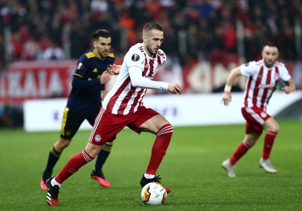 Διαφορετική είναι η περίπτωση του Κώστα Φορτούνη. Πρόκειται για έναν παίκτη - κεφάλαιο για τον Ολυμπιακό, εκ των αρχηγών της ομάδας που σαφώς υπολογίζεται. Ο Φορτούνης είναι από τις...