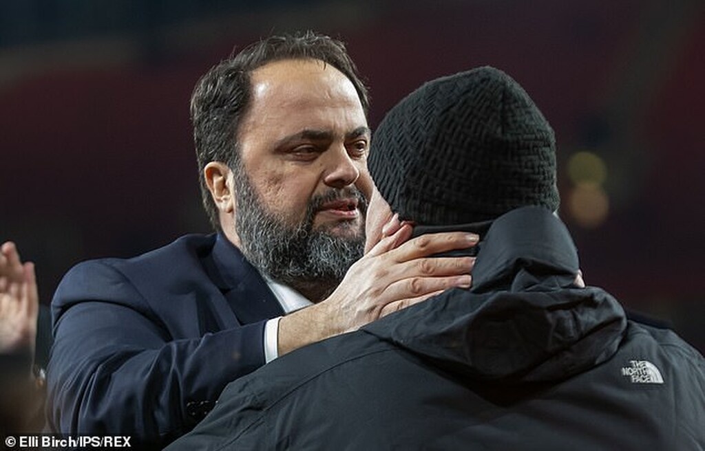 Ολυμπιακός: Θέμα στην Αγγλία ο Μαρινάκης - «Βγήκε φωτογραφίες με οπαδούς, είδε την ομάδα» (photos)
