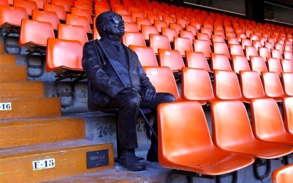 Champions League: Ο μοναδικός θεατής στο Μεστάγια (videos+photo)