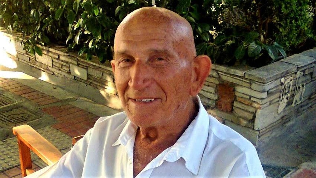 Ο 90χρονος, σήμερα, Κώστας Γκουσγκούνης διακομίστηκε σε νοσοκομείο της Λάρισας όπου και νοσηλεύεται.