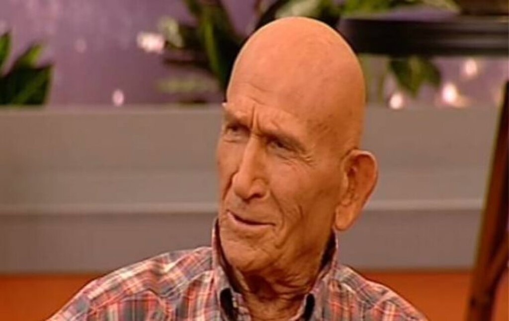 Οι πληροφορίες αναφέρουν πως δεν αντιμετωπίζει σοβαρό πρόβλημα για την ώρα.