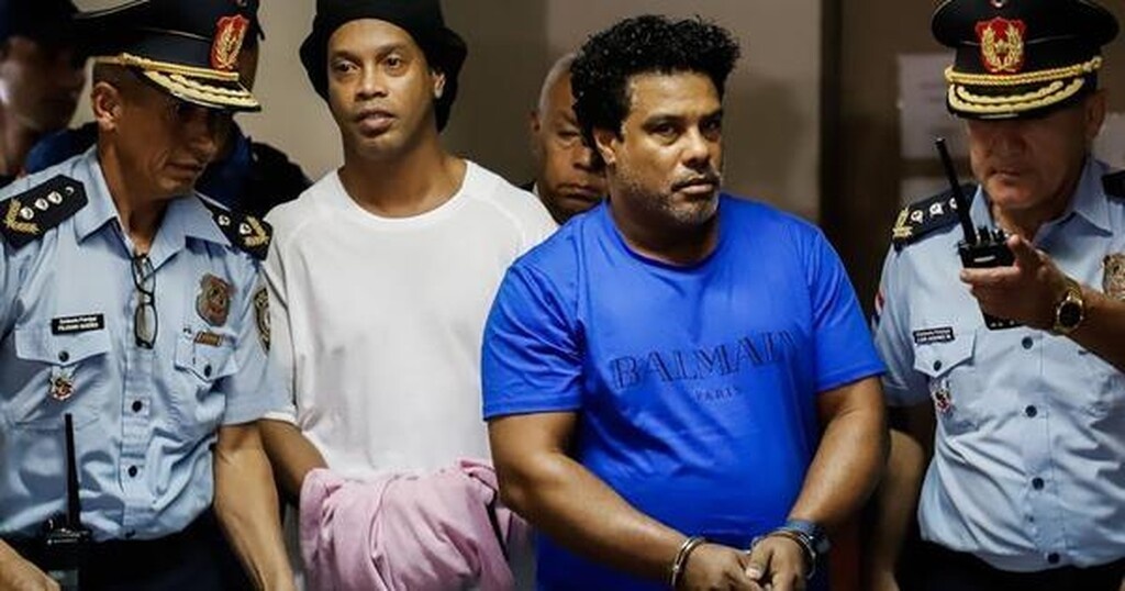 «Τα πηγαίνει καλά. Είναι σε καλή διάθεση, όπως τον είδατε στη φωτογραφία» είπε στο πρακτορείο Reuters ο φύλακας Μπλας Βέρα.