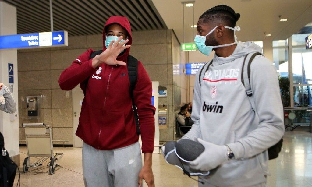 Ολυμπιακός: Αναχώρηση... με μάσκες! (photos)